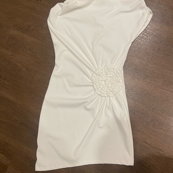 White Off-Shoulder Ruched Dress - Picture 2 of 3